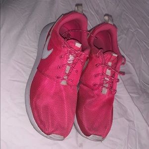Neon Pink Nike Roshe’s